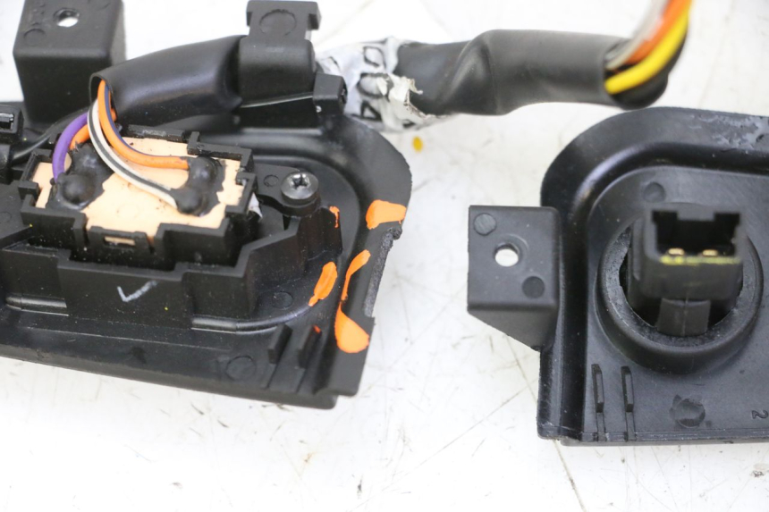 photo de PAIRE COMMODOS PIAGGIO MP3 HPE 310 (2024 - 2025) - Autre angle de vue