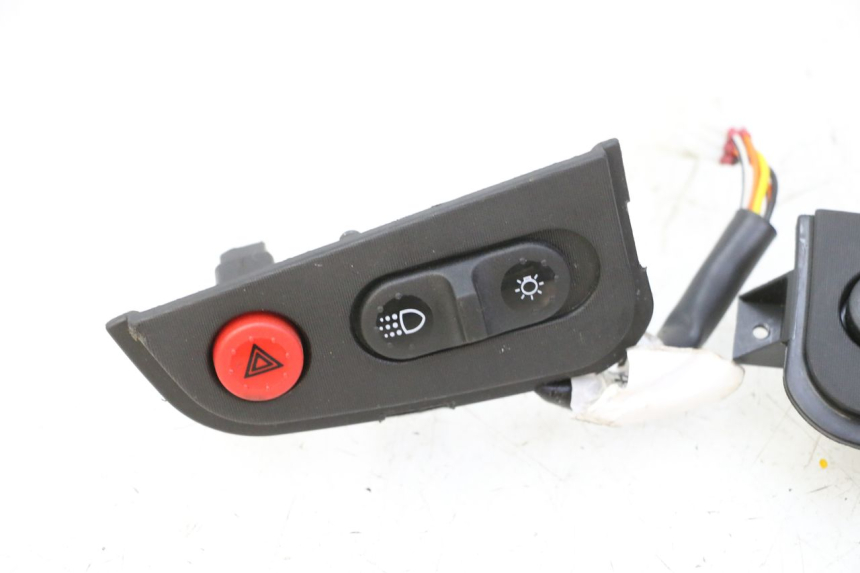 photo de PAIRE COMMODOS PIAGGIO MP3 HPE 310 (2024 - 2025) - Points de fixation