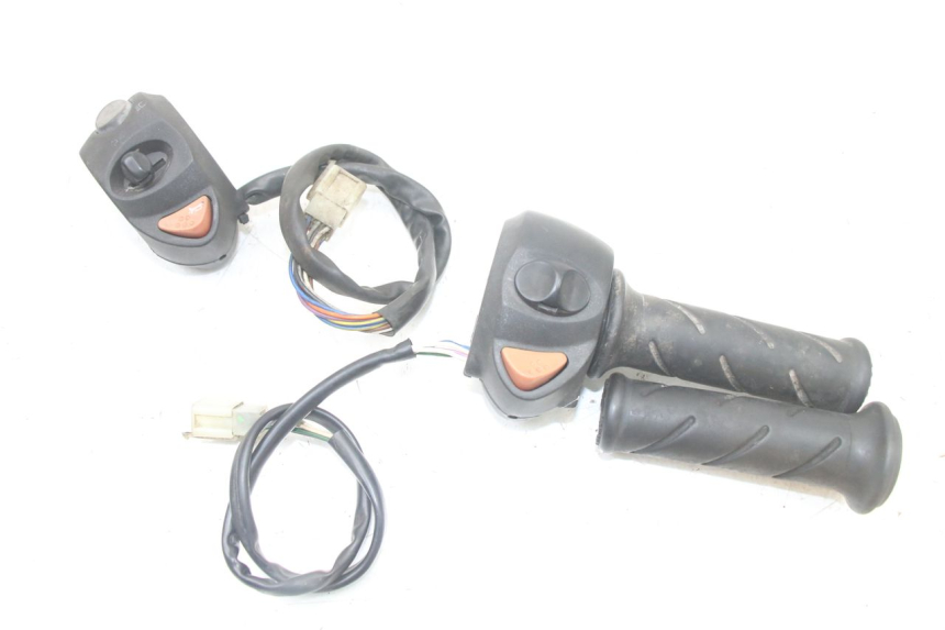 photo de PAIRE COMMODOS PEUGEOT SATELIS COMPRESSOR K15 125 (2006 - 2009) - Vue principale