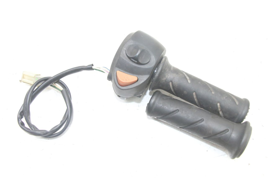 photo de PAIRE COMMODOS PEUGEOT SATELIS COMPRESSOR K15 125 (2006 - 2009) - État de surface