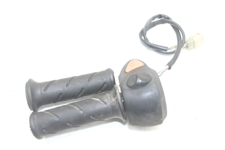 photo de PAIRE COMMODOS PEUGEOT SATELIS COMPRESSOR K15 125 (2006 - 2009) - Pièce contrôlée