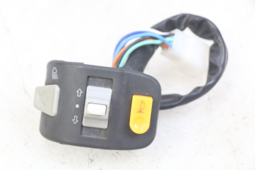 photo de PAIRE COMMODOS JM MOTORS SANTANA 50 (2014 - 2023) - Gros plan technique