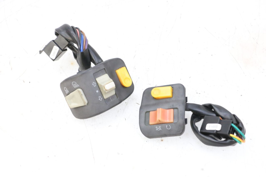 photo de PAIRE COMMODOS JM MOTORS SANTANA 50 (2014 - 2023) - Points de fixation