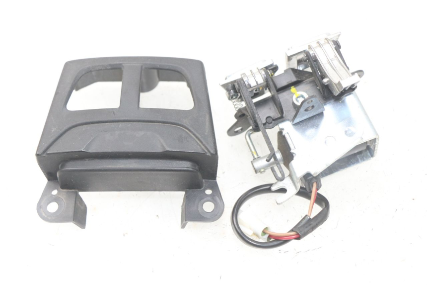 photo de PAIRE COMMODOS YAMAHA YP T-MAX TMAX 530 (2017 - 2020) - Gros plan technique