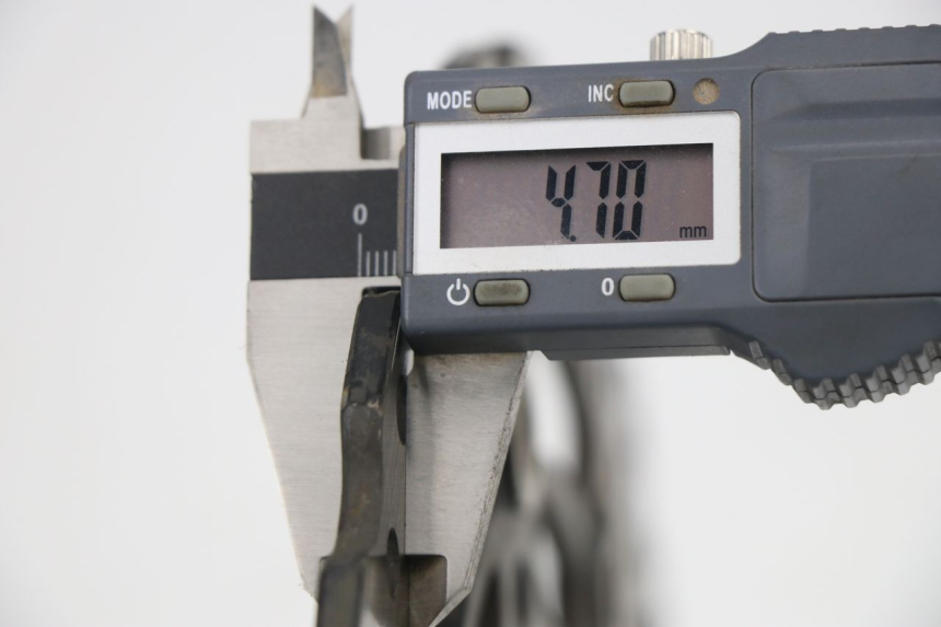 photo de PAIRE DISQUES FREIN AVANT KAWASAKI ER-6 ER6 N 650 (2012 - 2016) - Gros plan technique