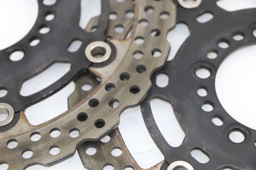 photo de PAIRE DISQUES FREIN AVANT KAWASAKI ER-6 ER6 N 650 (2012 - 2016) - Points de fixation