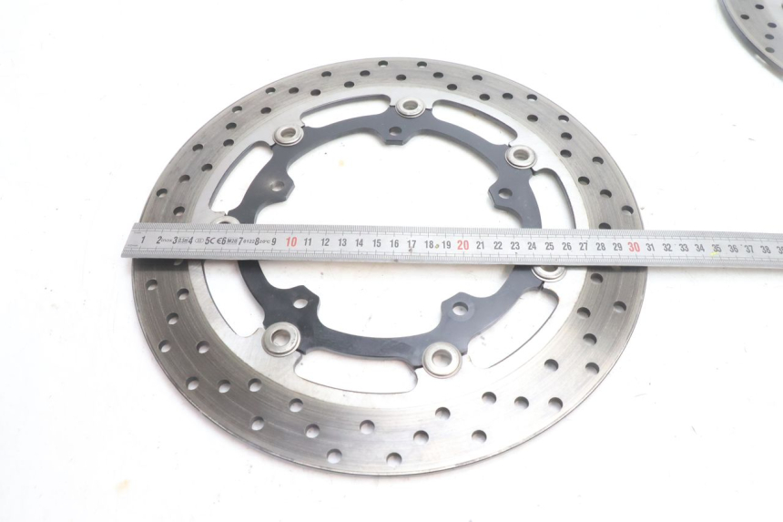 photo de PAIRE DISQUES FREIN AVANT YAMAHA FZ8 800 (2010 - 2016) - Points de fixation