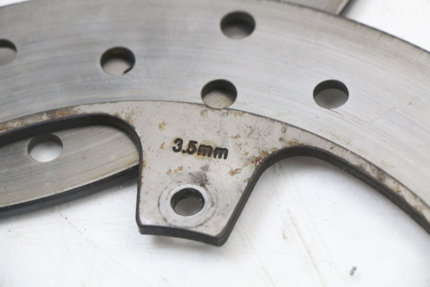 photo de PAIRE DISQUES FREIN AVANT PIAGGIO MP3 125 (2006 - 2014) - Gros plan technique