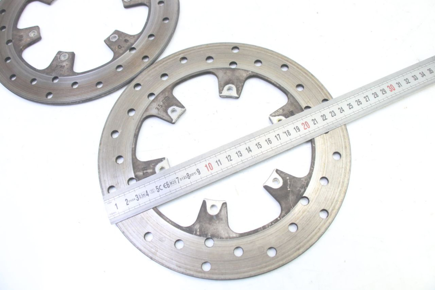 photo de PAIRE DISQUES FREIN AVANT PIAGGIO MP3 RL 250 (2006 - 2010) - Gros plan technique