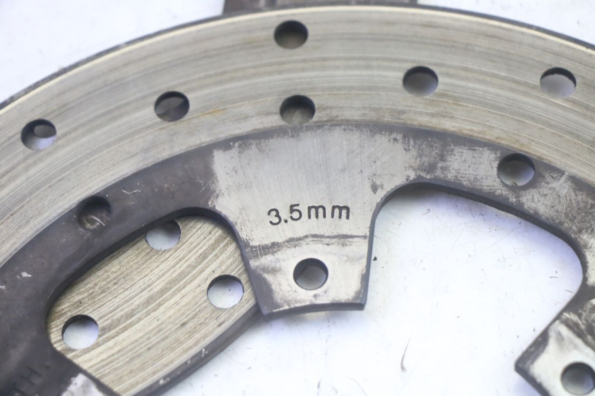 photo de PAIRE DISQUES FREIN AVANT PIAGGIO MP3 500 (2016 - 2018) - Points de fixation