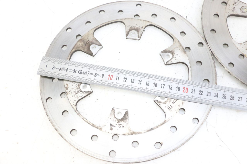 photo de PAIRE DISQUES FREIN AVANT PIAGGIO MP3 RL 250 (2006 - 2010) - Gros plan technique