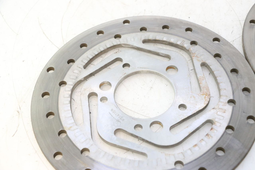 photo de PAIRE DISQUES FREIN AVANT CAN-AM SPYDER RS 1000 (2008 - 2012) - Points de fixation