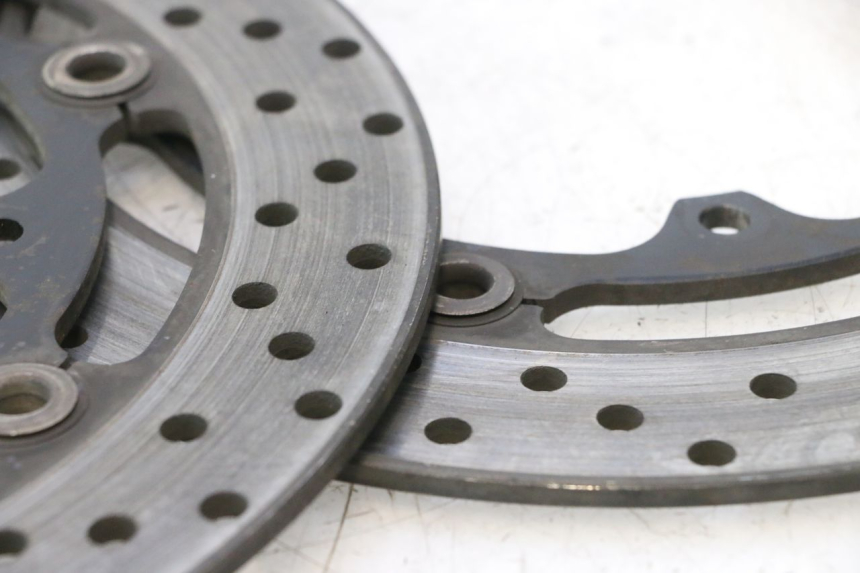 photo de PAIRE DISQUES FREIN AVANT YAMAHA TDM ABS 900 (2002 - 2014) - Points de fixation