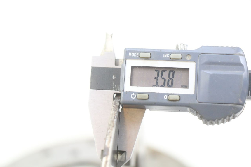 photo de PAIRE DISQUES FREIN AVANT PIAGGIO X9 EVOLUTION 125 (2003 - 2007) - Gros plan technique