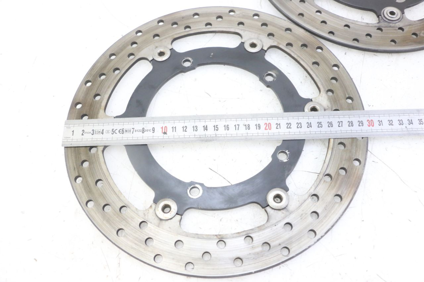 photo de PAIRE DISQUES FREIN AVANT YAMAHA XJ6 ABS 600 (2008 - 2016) - Gros plan technique