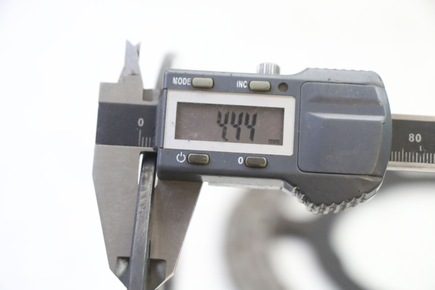 photo de PAIRE DISQUES FREIN AVANT YAMAHA XJ6 ABS 600 (2008 - 2016) - Points de fixation