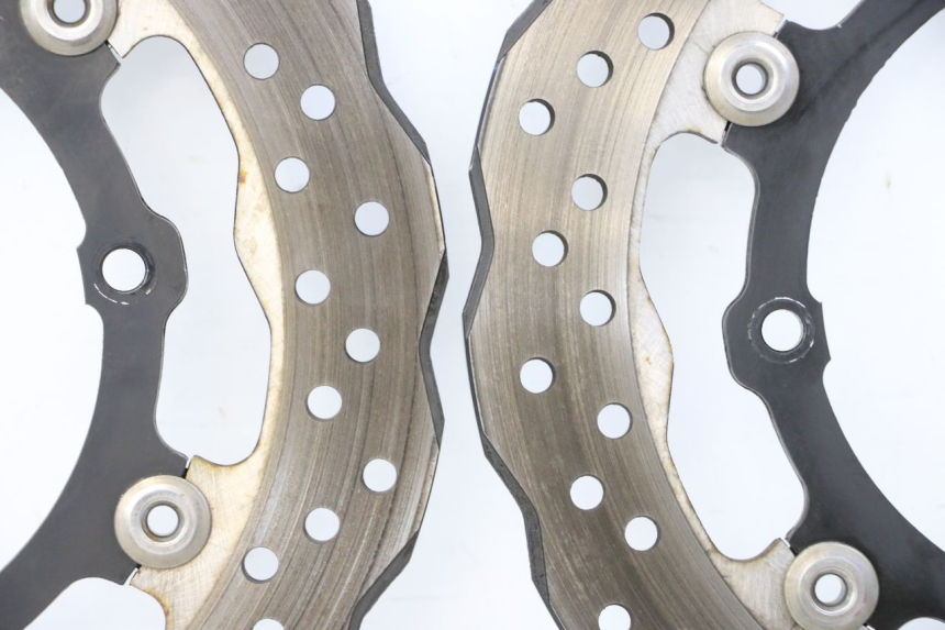 photo de PAIRE DISQUES FREIN AVANT YAMAHA TRACER 7 700 (2020 - 2024) - Zoom composants