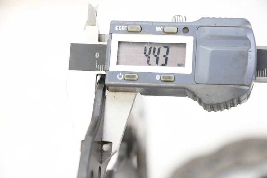 photo de PAIRE DISQUES FREIN AVANT YAMAHA TRACER 7 700 (2020 - 2024) - Points de fixation