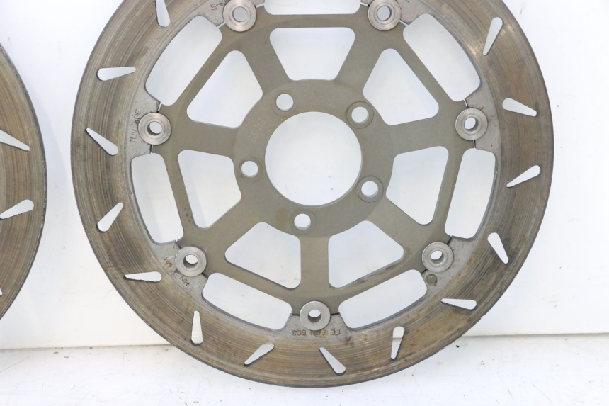 photo de PAIRE DISQUES FREIN AVANT KAWASAKI ZZR 600 (1995 - 2004) - Points de fixation