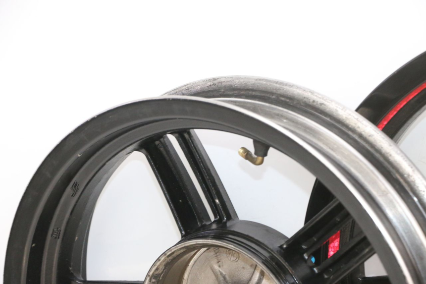 photo de PAIRE JANTES KYMCO AGILITY 16+ 4T 50 (2018 - 2023) - Vue d’ensemble