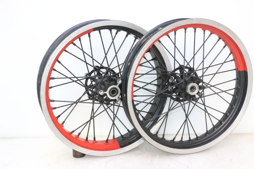 photo de PAIRE JANTES HM HONDA CRM DERAPAGE RR 50 (2006 - 2017) - Détail de la pièce