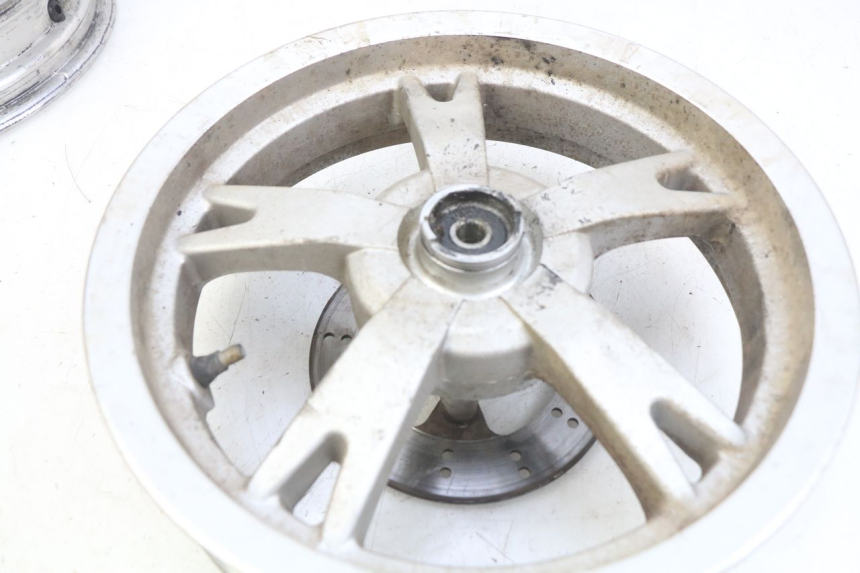 photo de PAIRE JANTE PEUGEOT KISBEE 2T 50 (2010 - 2017) - Gros plan technique