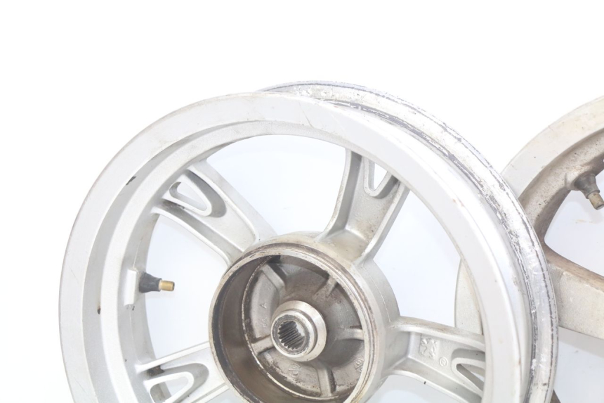 photo de PAIRE JANTE PEUGEOT KISBEE 2T 50 (2010 - 2017) - État de surface