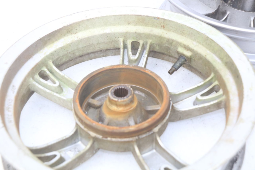 photo de PAIRE JANTE PEUGEOT KISBEE 4T 50 (2010 - 2017) - Vue rapprochée