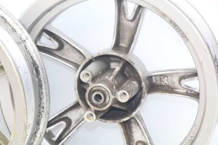 photo de PAIRE JANTE PEUGEOT KISBEE 4T 50 (2010 - 2017) - Gros plan technique