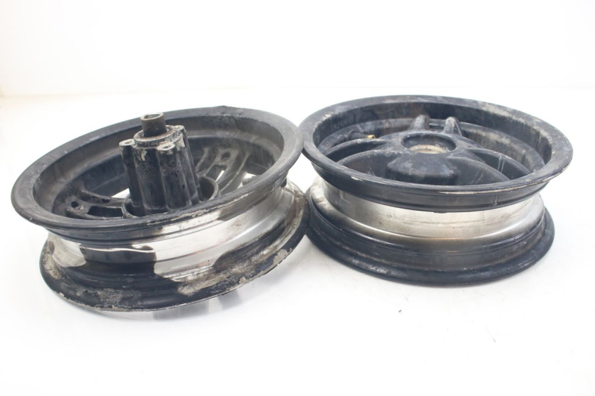 photo de PAIRE JANTE PEUGEOT LUDIX SNAKE 2T 50 (2004 - 2014) - Points de fixation