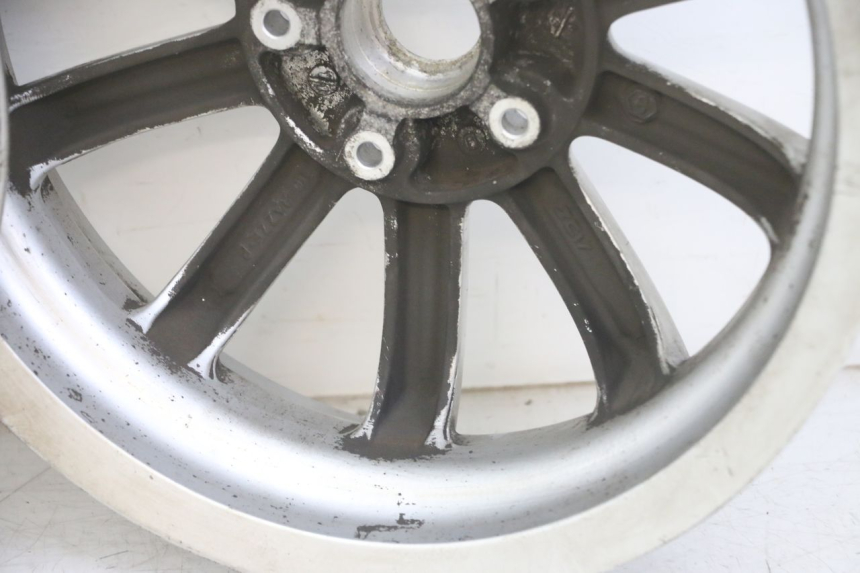 photo de PAIRE JANTE PIAGGIO MP3 LT 300 (2010 - 2016) - Points de fixation