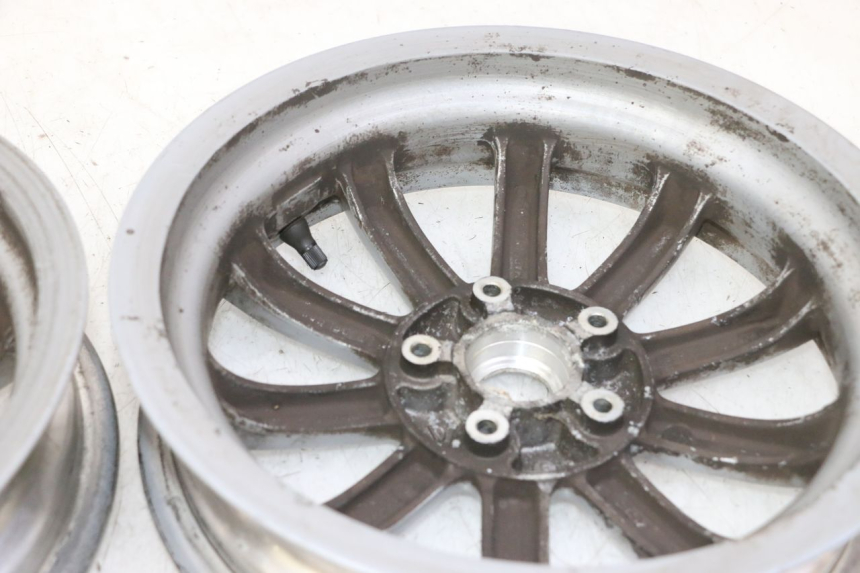 photo de PAIRE JANTE PIAGGIO MP3 LT 300 (2010 - 2016) - Gros plan technique