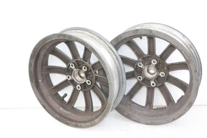 photo de PAIRE JANTES PIAGGIO MP3 125 (2006 - 2014) - Points de fixation