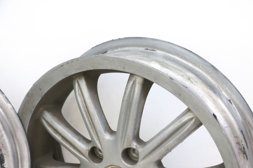 photo de PAIRE JANTES PIAGGIO MP3 125 (2006 - 2014) - Focus structure