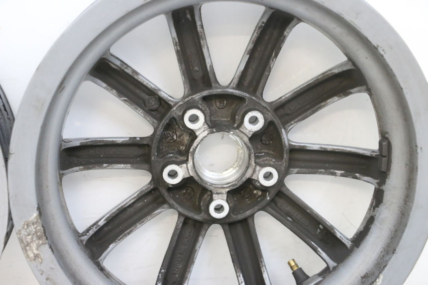 photo de PAIRE JANTES PIAGGIO MP3 RL 250 (2006 - 2010) - Détails caractéristiques