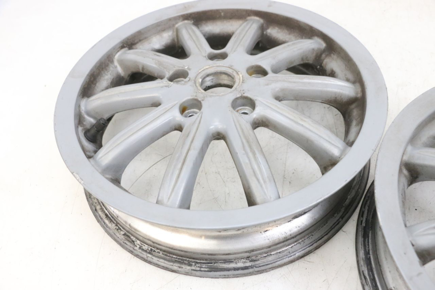 photo de PAIRE JANTES PIAGGIO MP3 RL 250 (2006 - 2010) - Autre angle de vue