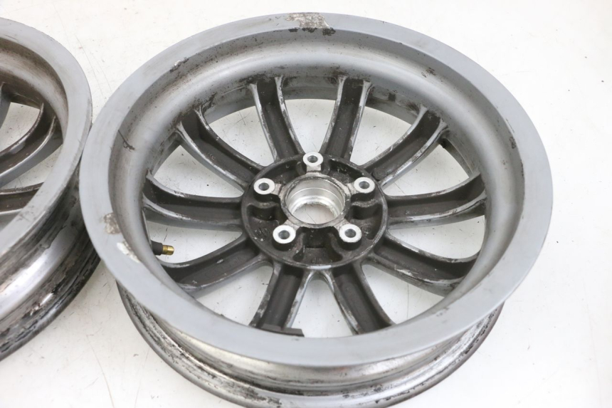 photo de PAIRE JANTES PIAGGIO MP3 RL 250 (2006 - 2010) - Marquages et références