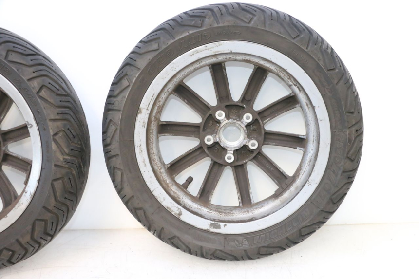 photo de PAIRE JANTES PIAGGIO MP3 RL 250 (2006 - 2010) - État de surface