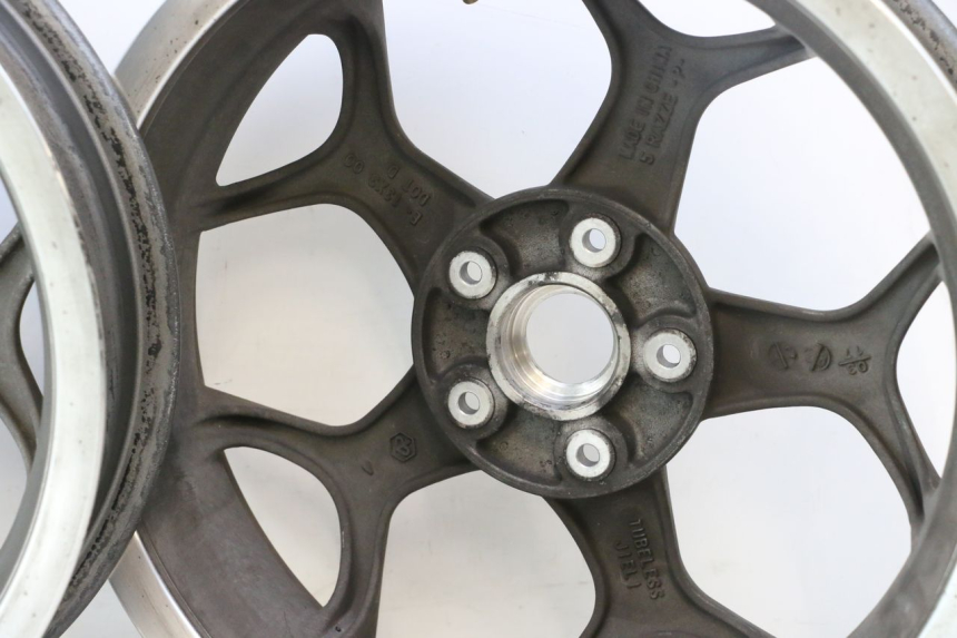photo de PAIRE JANTES PIAGGIO MP3 500 (2016 - 2018) - Zoom composants
