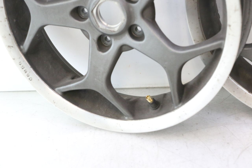 photo de PAIRE JANTES PIAGGIO MP3 500 (2016 - 2018) - Autre angle de vue