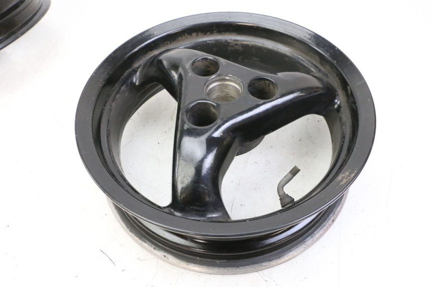 photo de PAIRE JANTES PEUGEOT ELYSTAR 50 (2002 - 2014) - Gros plan technique