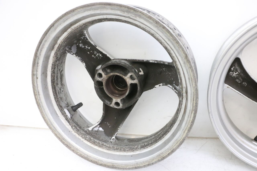 photo de PAIRE JANTES PEUGEOT ELYSTAR 50 (2002 - 2014) - Vue rapprochée