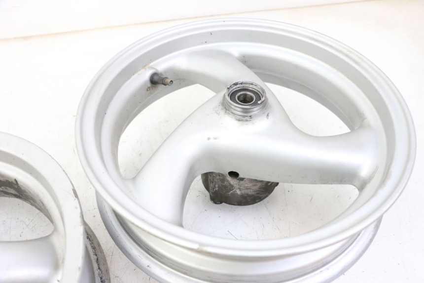 photo de PAIRE JANTES PEUGEOT ELYSTAR 50 (2002 - 2014) - Points de fixation