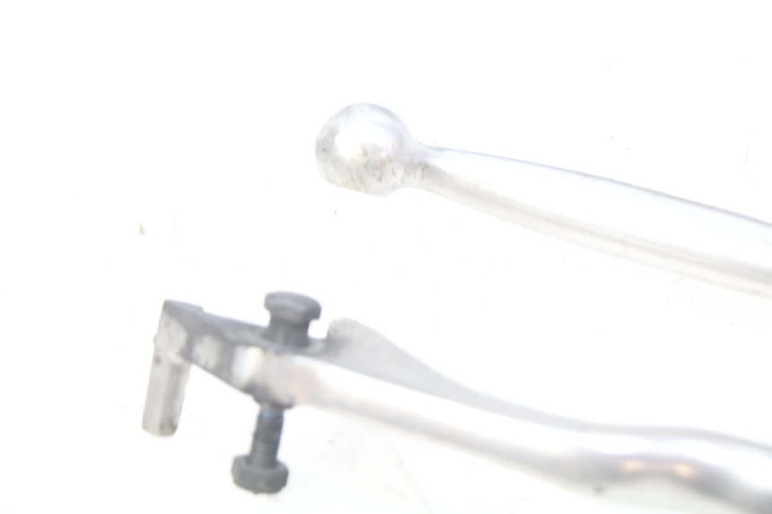photo de PAIRE LEVIER FREIN SUZUKI BURGMAN 125 (2007 - 2014) - Points de fixation