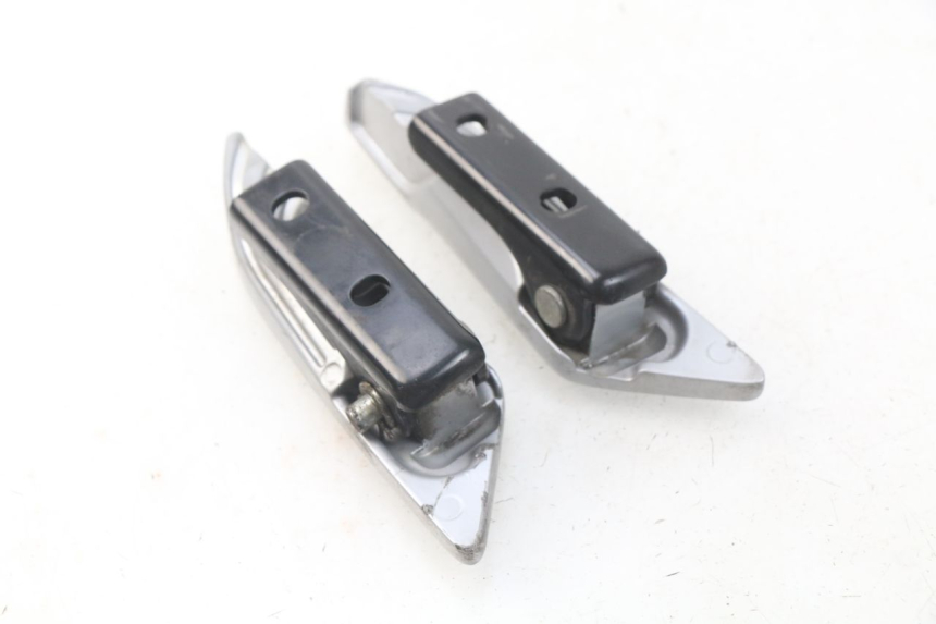 photo de PAIRE PLATINE CALE PIED ARRIERE PIAGGIO LIBERTY IGET 4T 50 (2015 - 2020) - Zoom état d’usage