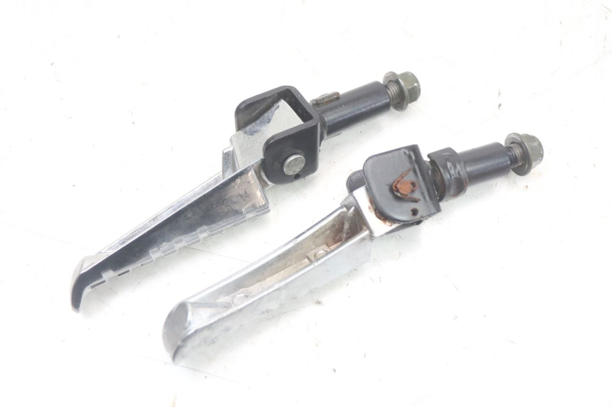 photo de PAIRE PLATINE CALE PIED ARRIERE MASH LEGEND'R 4T 50 (2021 - 2025) - Gros plan technique