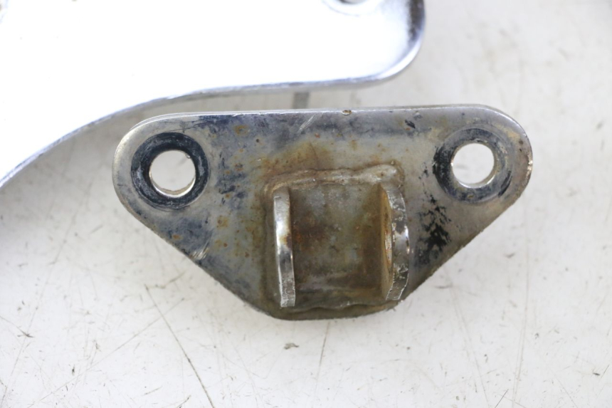 photo de PAIRE PLATINE CALE PIED AVANT HYOSUNG GV AQUILA 125 (2000 - 2009) - État de surface