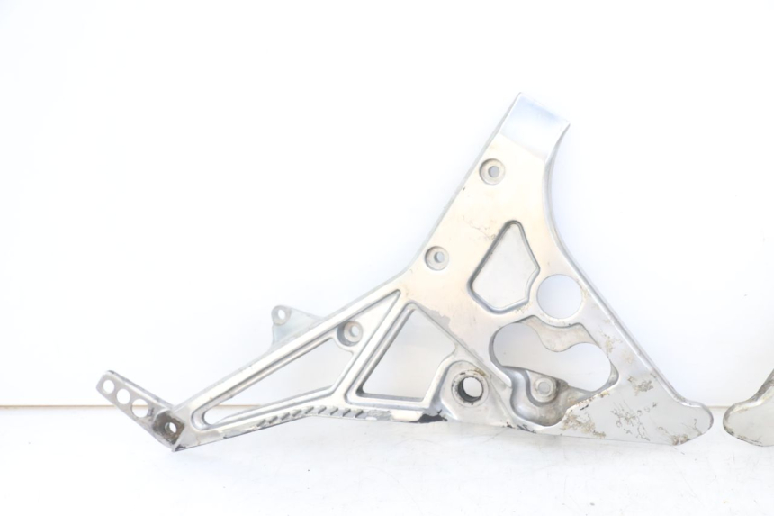 photo de PAIRE PLATINE CALE PIED AVANT YAMAHA FJ 3CX 1200 (1986 - 1996) - Vue rapprochée