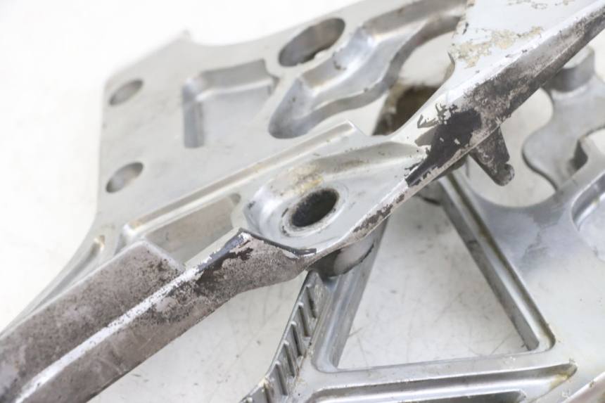 photo de PAIRE PLATINE CALE PIED AVANT YAMAHA FJ 3CX 1200 (1986 - 1996) - Zoom état d’usage