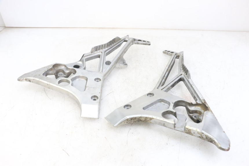 photo de PAIRE PLATINE CALE PIED AVANT YAMAHA FJ 3CX 1200 (1986 - 1996) - État de surface